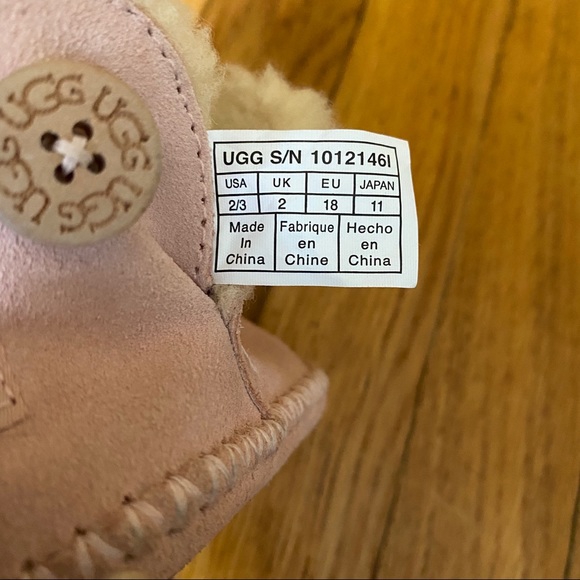 Baby Ugg Mittens and Booties - Picture 8 of 8